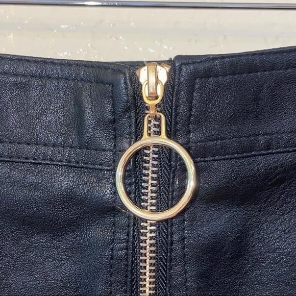 Amor‎ Mio 90’s Inspired Faux Leather Mini Skirt - Picture 3 of 7